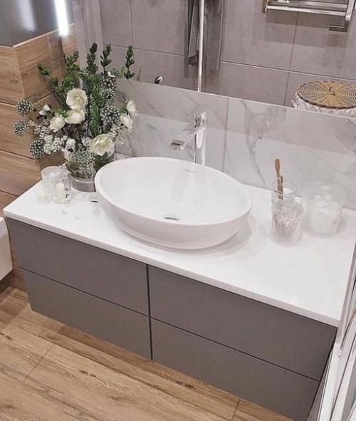 Совмещенный санузел в сером цвете. 01