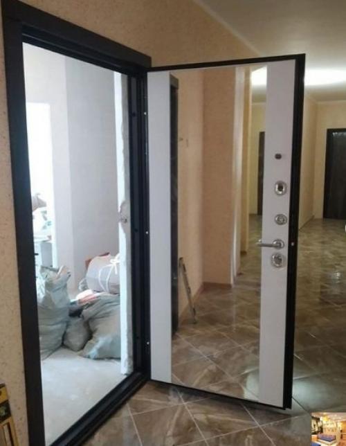 Для тех, кто ещё не встречал такие двери.  