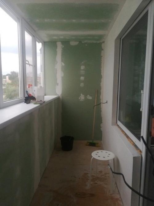 Ну и мы время зря не теряли, вот и наш ремонт на балконе. 04