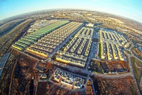 Вот такая вот альтернатива привычным нам многоэтажкам. 03