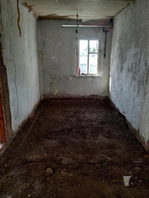 Ремонт в старом доме, доставшемся по наследству.