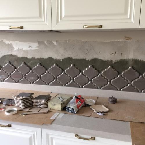 Укладка фартука на готовую кухню. 03