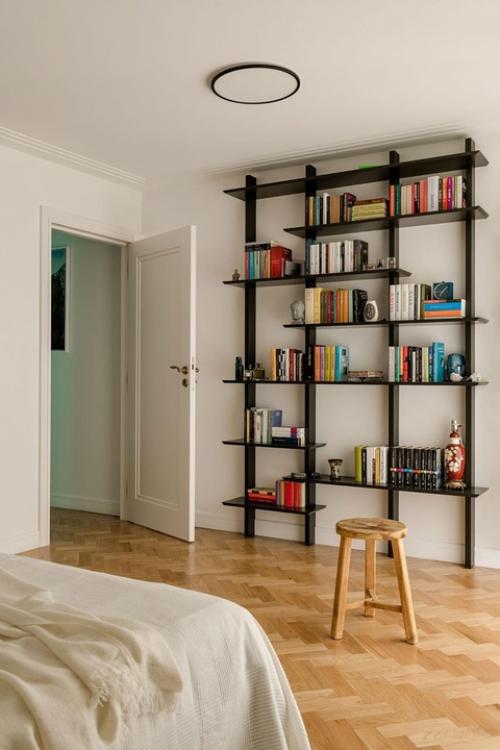 В типовой квартире 1960-х годов на нижнем этаже удалось создать настоящий тропический оазис с выходом в собственный сад во дворе. 03