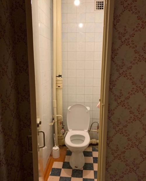 Купили вторичку, живем и постепенно мы делаем ремонт. 01