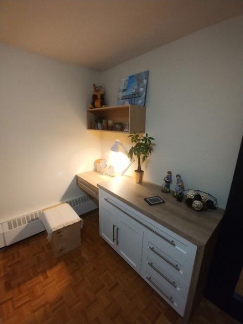 Вот такой стол для макияжа соорудил муж нашей подписчицы. 04