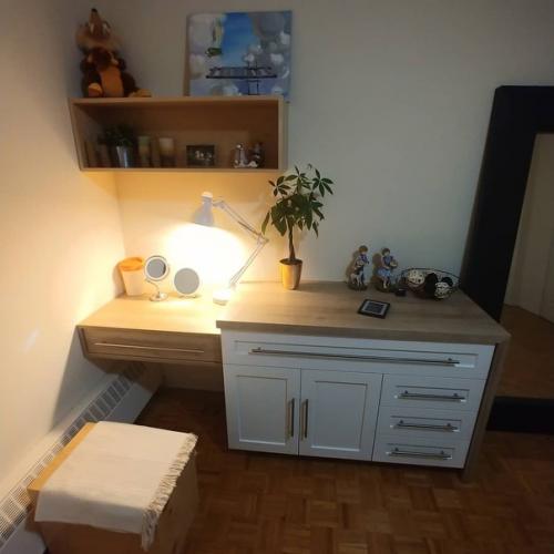 Вот такой стол для макияжа соорудил муж нашей подписчицы.