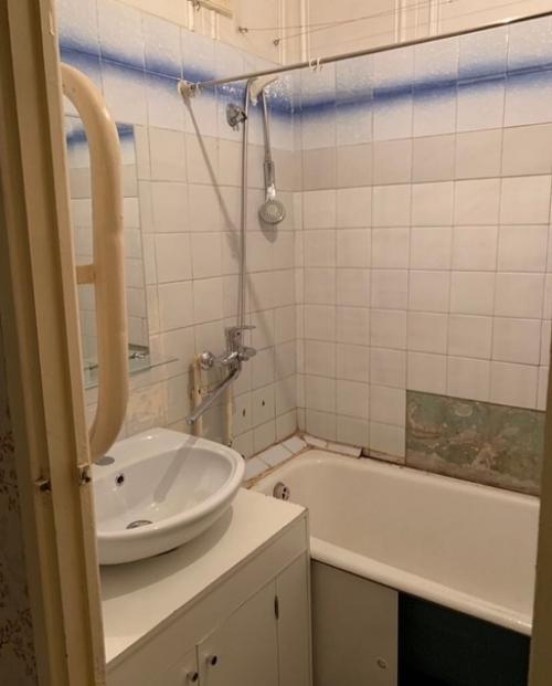 Купили вторичку, живем и постепенно мы делаем ремонт.  