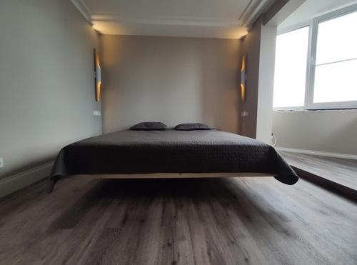 С такой кроватью мизинцы на ногах будут целы. 01