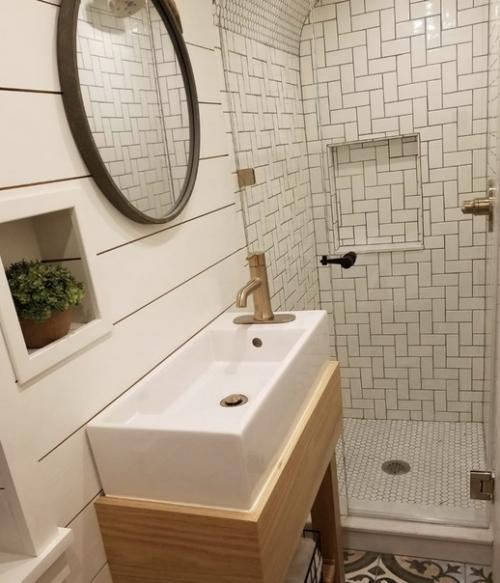 В том случае, если вы любите путешествия. 01