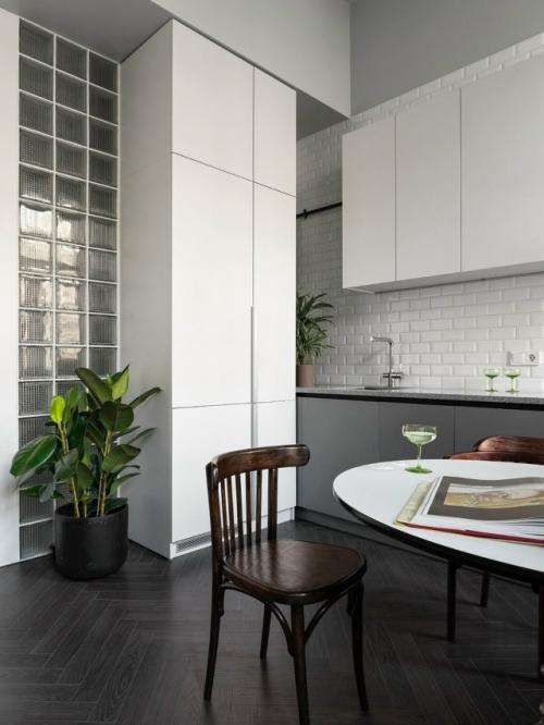 Квартира в Санкт-петербурге в доме XIX века объединила винтаж и современное искусство. 03