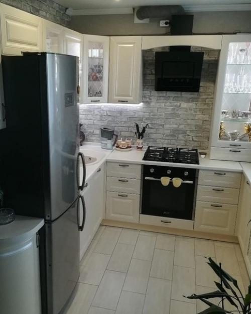 Особенно мне понравилась тут столешница у окна. 01