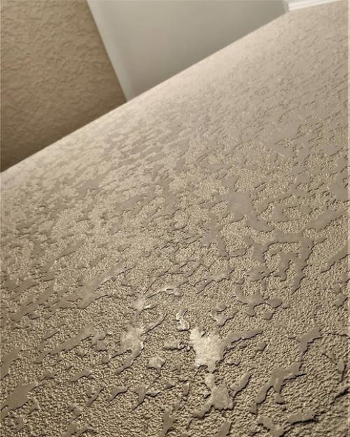 Делали с мужем ремонт в прихожке и решили не обои клеить, а фактурную штукатурку сделать. 05