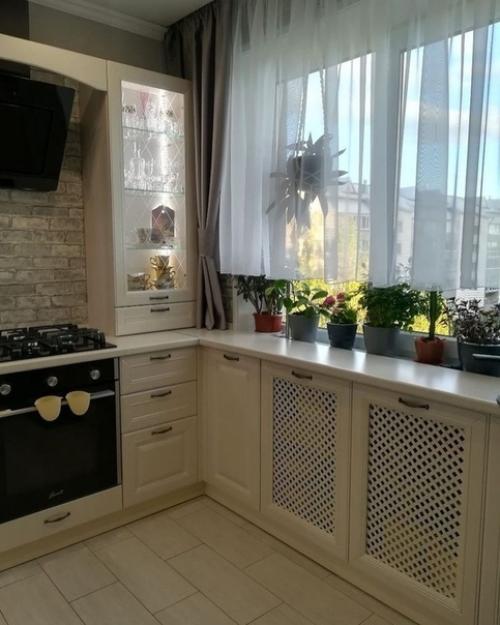 Особенно мне понравилась тут столешница у окна.