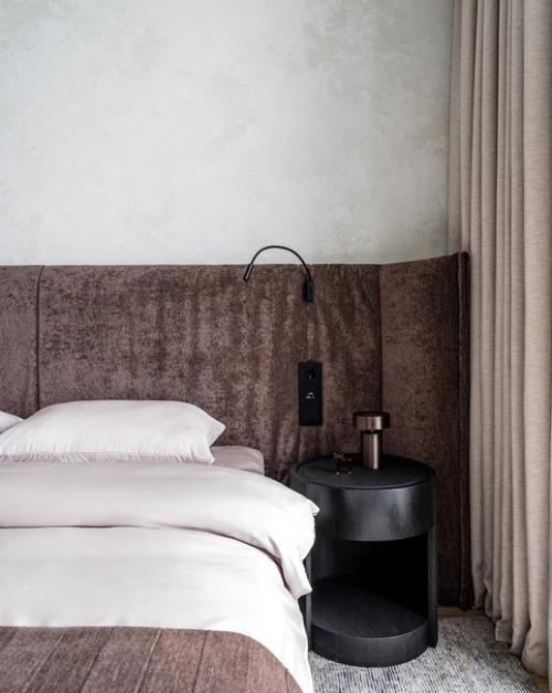 Эту небольшую квартиру на набережной Москва - реки оформили для молодого человека дизайнеры из студии Anddesign. 02