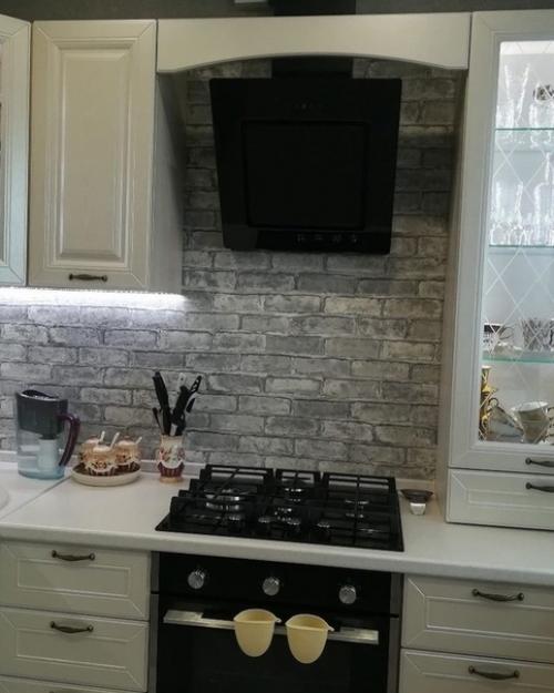 Особенно мне понравилась тут столешница у окна. 03