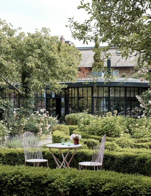 Гостиная в саду: домик, сливающийся с природой. 03