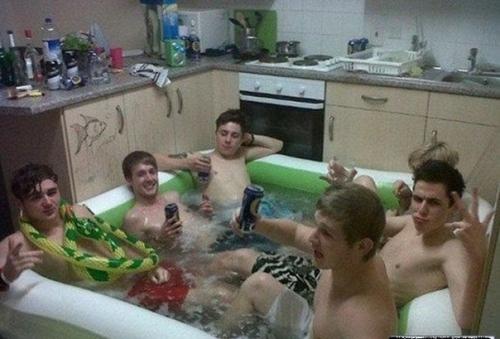 Когда родители на дачу уехали. 02