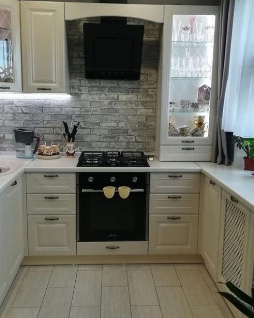 Особенно мне понравилась тут столешница у окна. 02