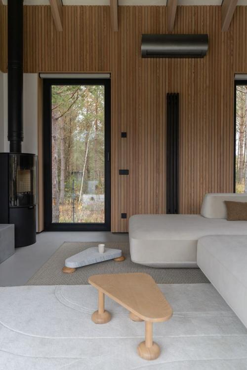 Современная дача с природными мотивами: дом 147, 3 м от Zrobim Architects. 02