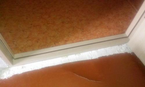 Привет.  Была старая (советская) межкомнатная коробка и дверь со стеклом.