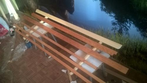 Подоконник с газоном, деревянное обрамление окна и экран на батарею из бамбука своими руками.