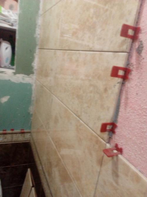 Плитку ложил первый раз, инсталляцию уже делал. 05