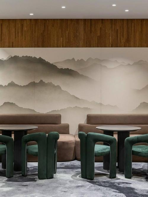 Этот отель в Хабаровске словно продолжает пейзаж за окном. 01