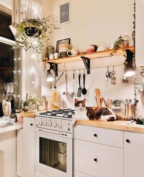 Маленькая светлая кухонька. 04