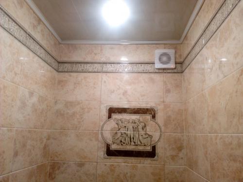 Плитку ложил первый раз, инсталляцию уже делал. 07