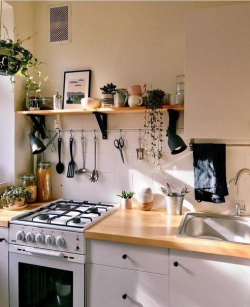 Маленькая светлая кухонька. 07