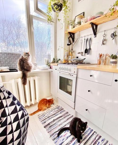 Маленькая светлая кухонька. 05