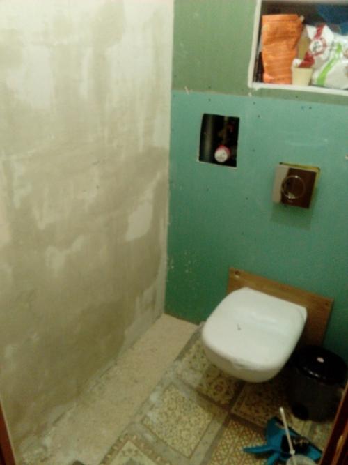 Плитку ложил первый раз, инсталляцию уже делал. 03