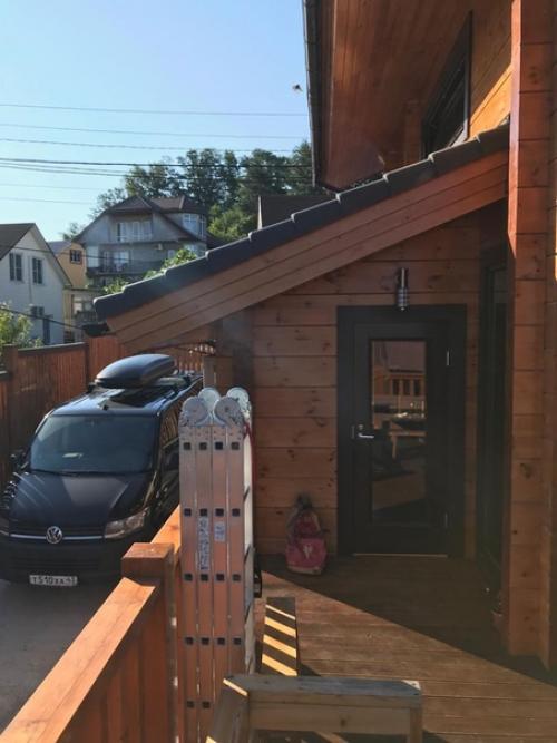 Строительство и отделку дома из клееного бруса закончили. 09