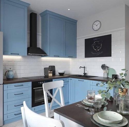 Вот стоило ли присоединять к кухне гостиную. 06