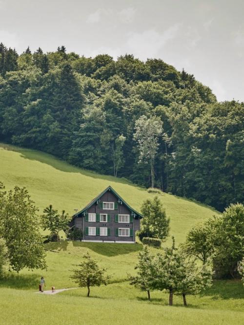 Дом Дениз байерн - это воплощение бережного отношения к истории и личным эмоциям. 01