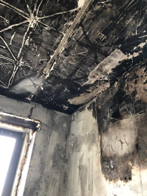 Делали ремонт после пожaра. 02