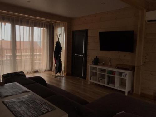 Строительство и отделку дома из клееного бруса закончили. 05