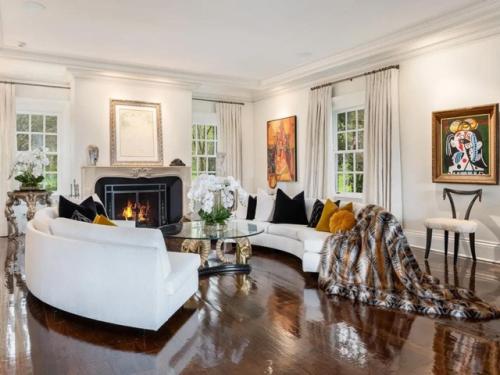 Майкл Дуглас и Кэтрин зета - Джонс продали свой особняк на берегу реки гудзон за 12 миллионов долларов. 01