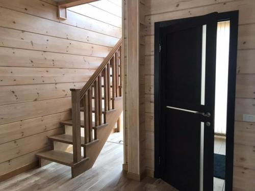 Строительство и отделку дома из клееного бруса закончили. 03