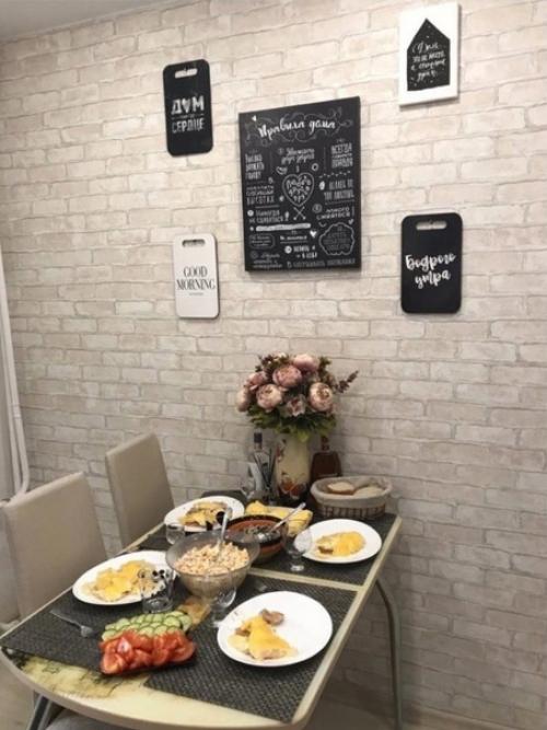 Чтоб место на лоджии не пропадало зря, во время ремонта решили присоединить её к кухне. 02