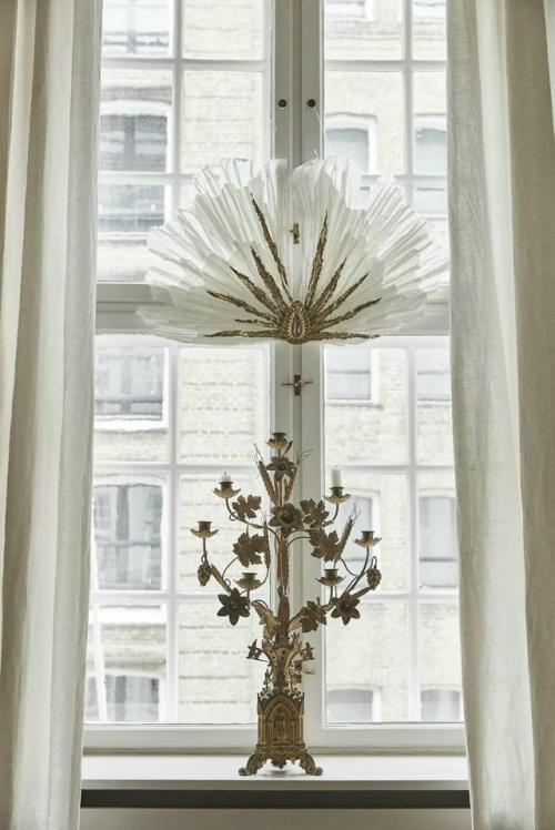 Жозефина шталь выросла в художественной семье - и этот бэкграунд чувствуется в каждом её рождественском декоре. 04