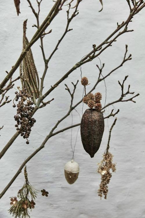 В доме датского декоратора и стилиста малу карберг в ведбеке нет привычной мишуры и классических елочных шаров. 04