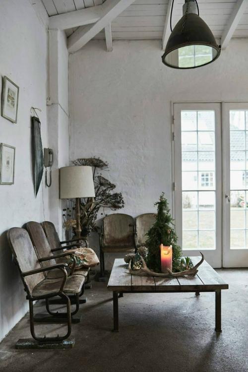 В доме датского декоратора и стилиста малу карберг в ведбеке нет привычной мишуры и классических елочных шаров. 08