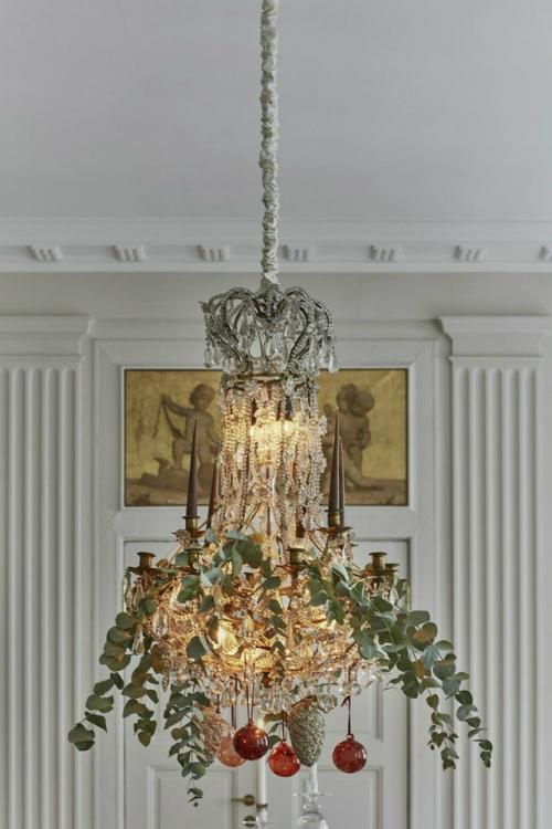 Жозефина шталь выросла в художественной семье - и этот бэкграунд чувствуется в каждом её рождественском декоре. 01