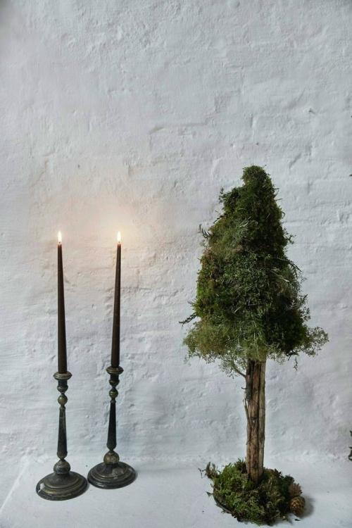 В доме датского декоратора и стилиста малу карберг в ведбеке нет привычной мишуры и классических елочных шаров. 01