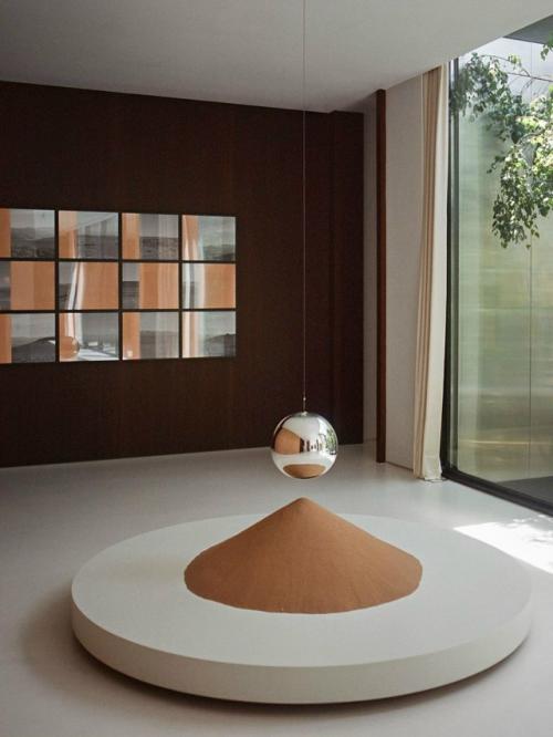 Полная трансформация современной виллы в Мадриде стала сложной, но продуманной задачей для студии Casa Mu oz. 05