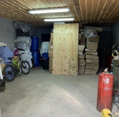 Как вам гapaж снаружи гараж как гараж. 01