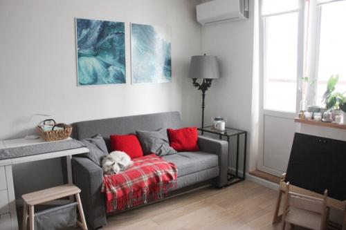 Нам досталась комната достаточно необычной формы и у меня было 9 вариантов планировки, прежде чем получилось это. 04