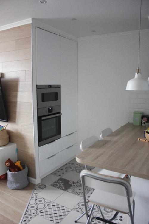 Нам досталась комната достаточно необычной формы и у меня было 9 вариантов планировки, прежде чем получилось это. 02