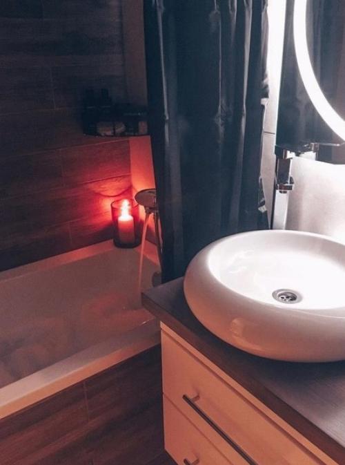 До чего же уютный интерьер ванной комнаты. 01